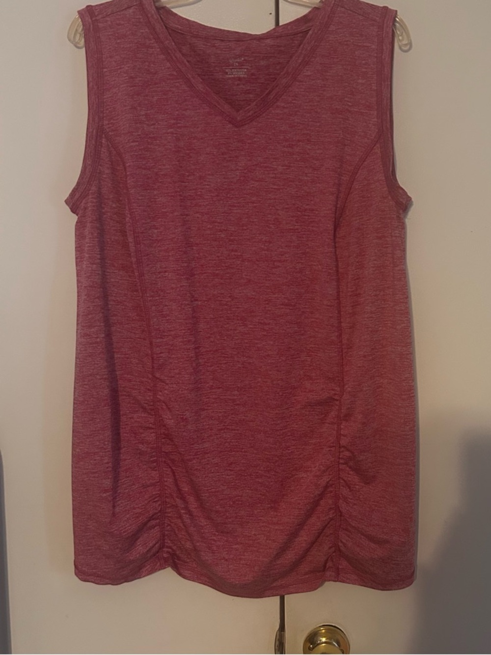 LN-Workout Gear. CJ Banks Heathered Raspberry V-Neck Sleeveless Tank. Size 2X